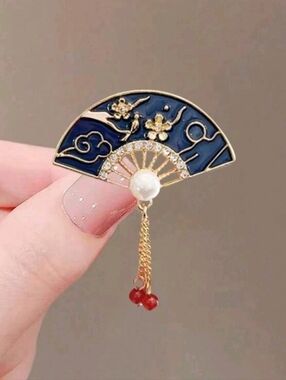 Elegant Navy Fan Rhinestone Enamel Brooch Pin with Pearl and Red Bead Tassel